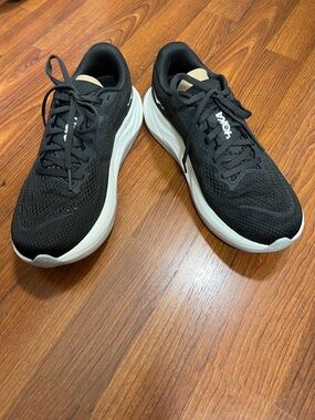 Hoka Women's Sz 8.5B Rincon 4 Everyday Ruining Shoes Black EUC